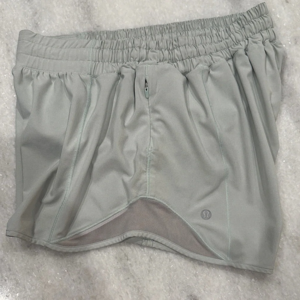 lululemon athletica Women's hotty hot mint green running Athletic Shorts tall - Picture 4 of 15